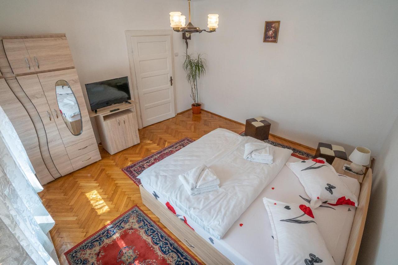 Doi Bujori Apartman Gyulafehérvár Kültér fotó