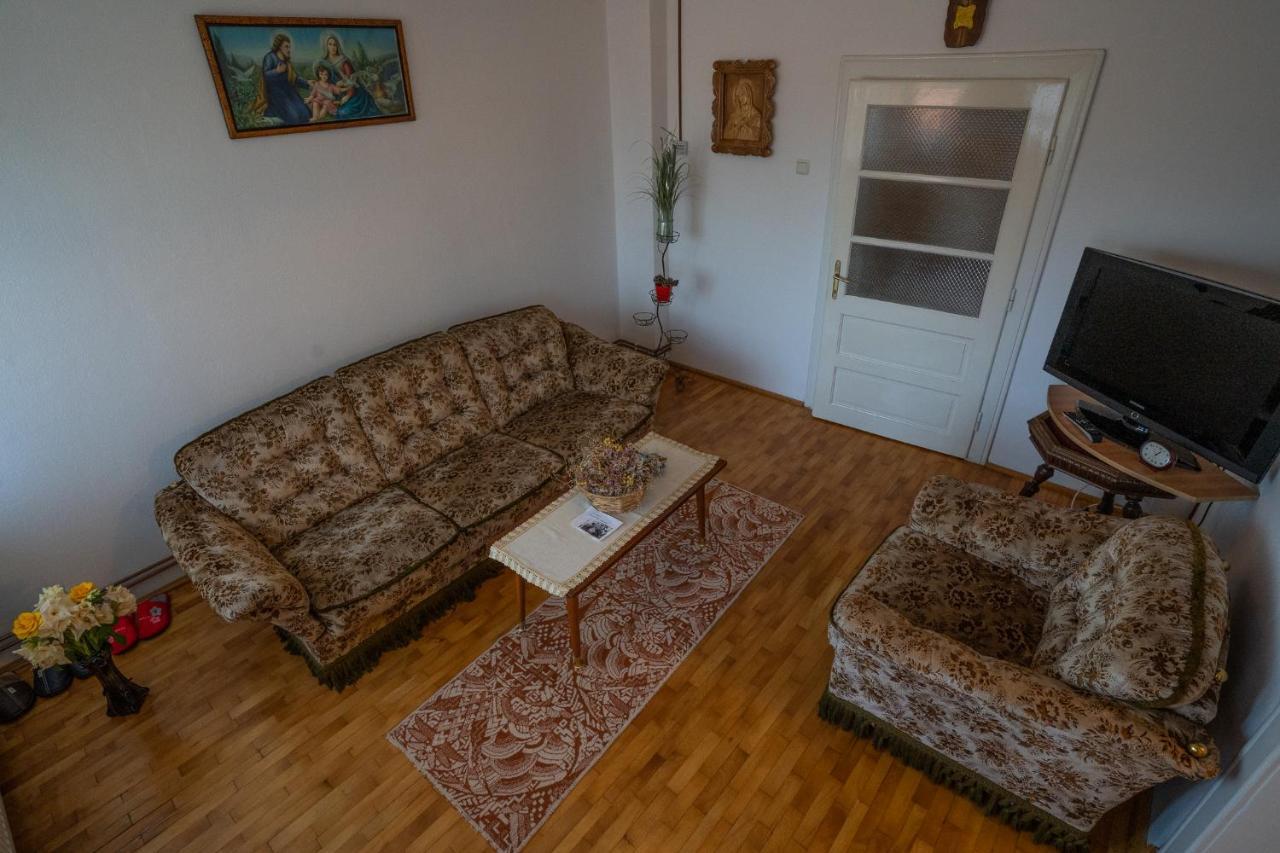 Doi Bujori Apartman Gyulafehérvár Kültér fotó
