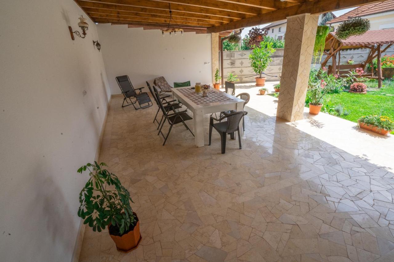 Doi Bujori Apartman Gyulafehérvár Kültér fotó