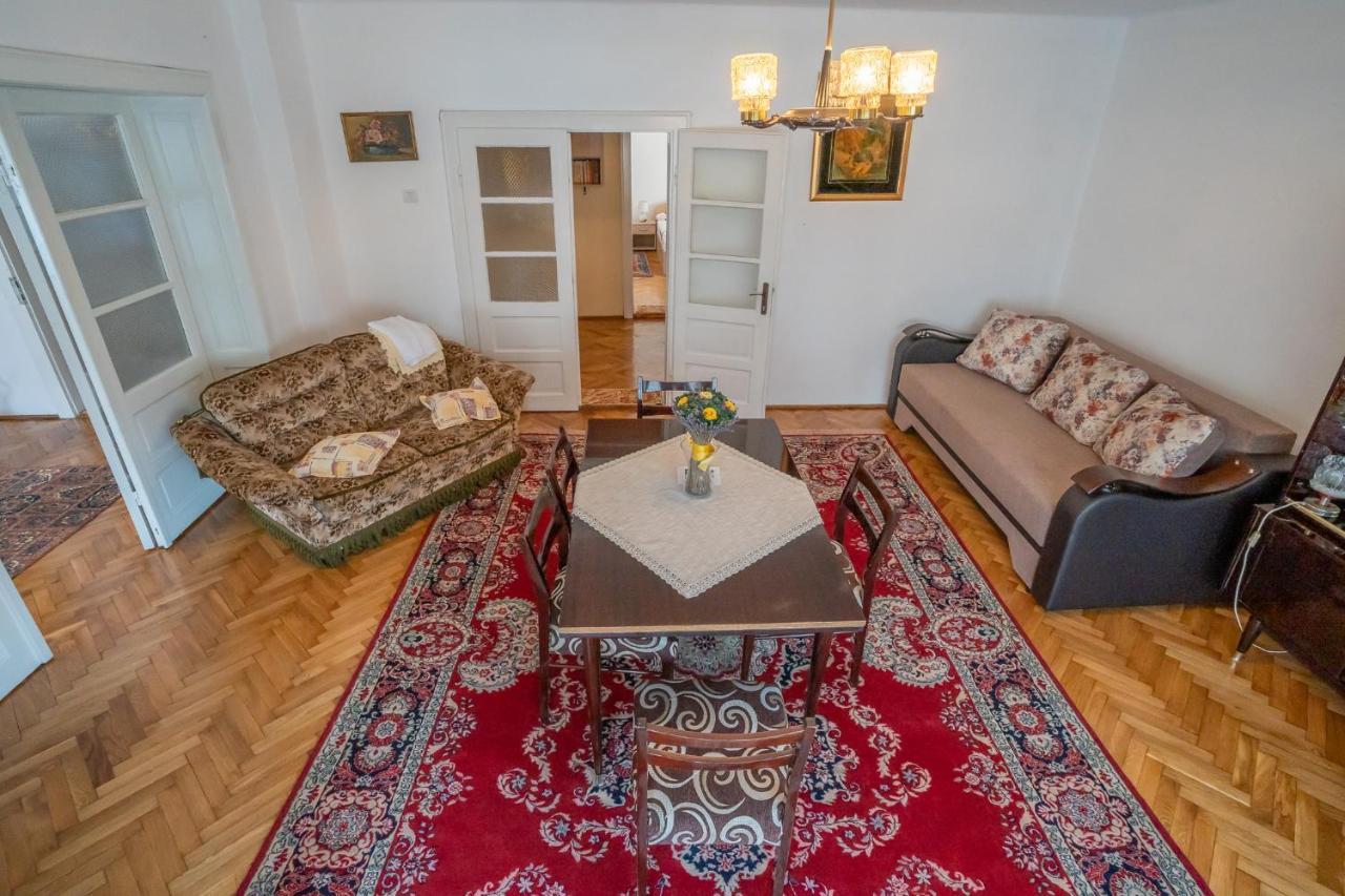 Doi Bujori Apartman Gyulafehérvár Kültér fotó