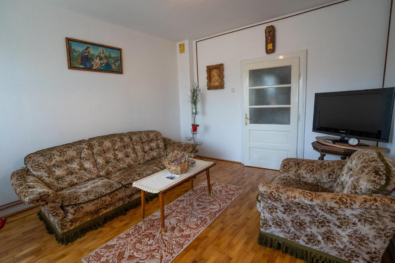 Doi Bujori Apartman Gyulafehérvár Kültér fotó